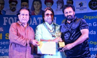 Cheetah Yajnesh Shetty honoured with 12th Maharashtra Prestigious Ratna Award-2021 By Music Director Dilip Sen